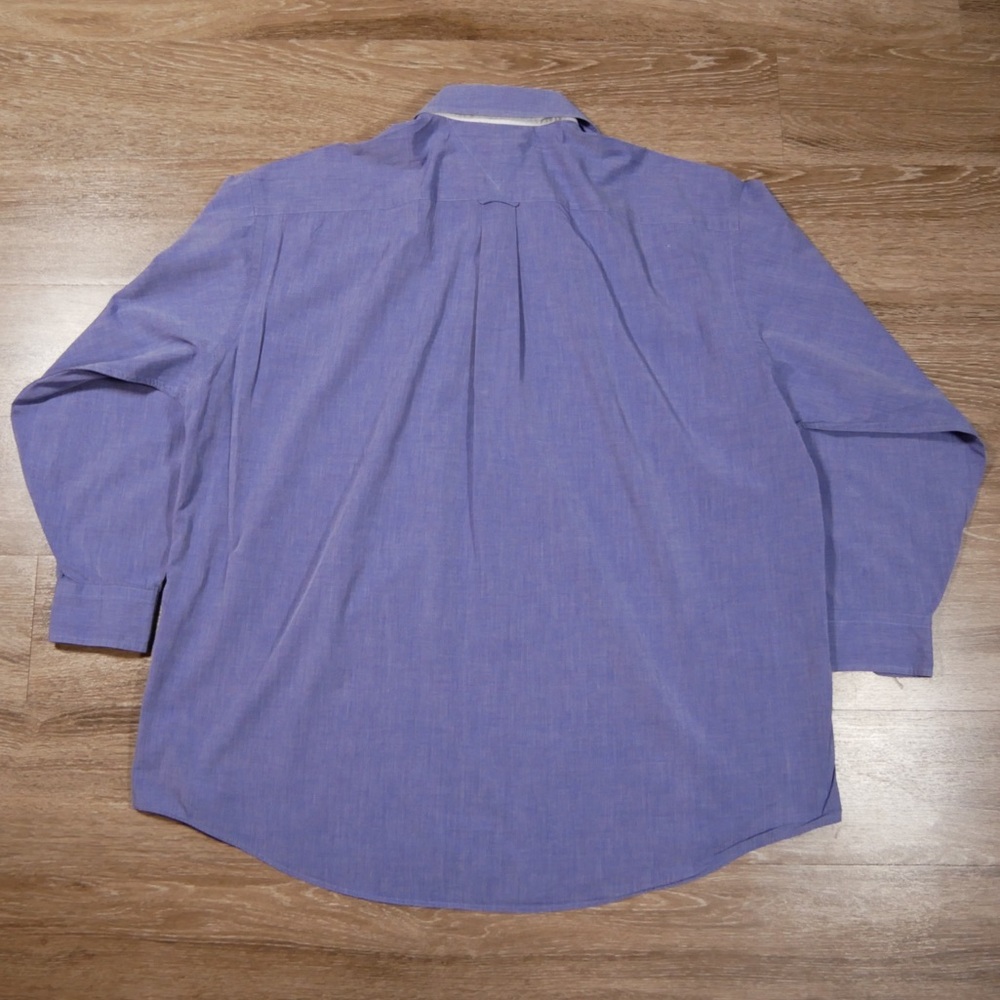 Vintage Tommy Hilfiger Men's Casual Blue Button Down Shirt - Picture 5 of 5